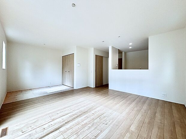 家族の笑顔が自然と生まれてくる、そんな雰囲気のダイニングに仕上がっています。