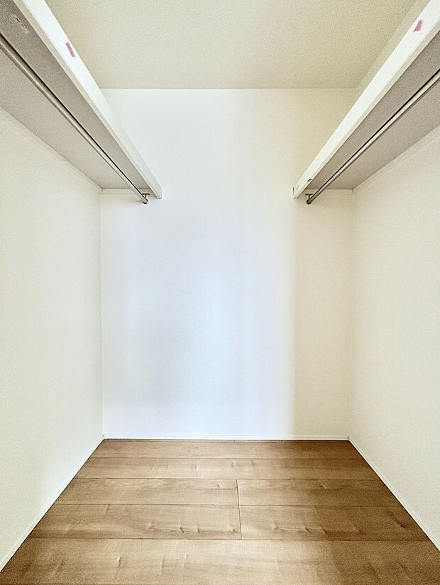 ウォークインクローゼット付きで生活空間を広く利用できます。