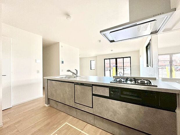 料理をしながらでもご家族との会話を楽しめる対面キッチン