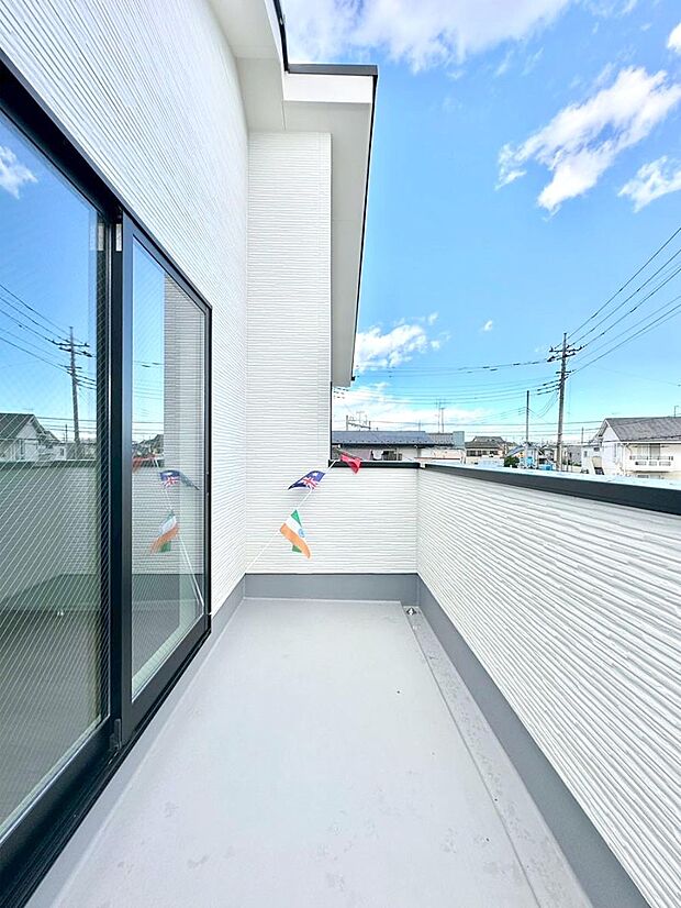 ゆったりバルコニーだから沢山お洗濯ものを干せます。