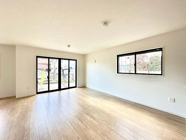 家族の笑顔が自然と生まれてくる、そんな雰囲気のダイニングに仕上がっています。