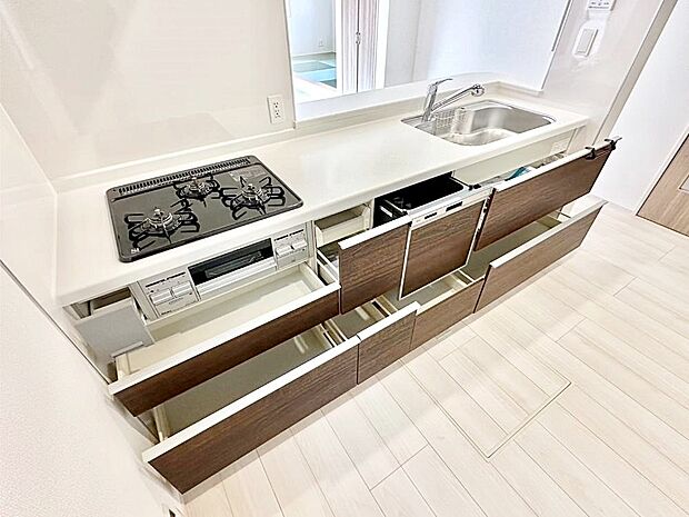 使いやすさを優先したスライド式収納タイプ！