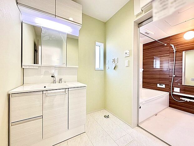 清潔感のある快適空間です。毎日の身支度も気持ち良くお使い頂けます。 