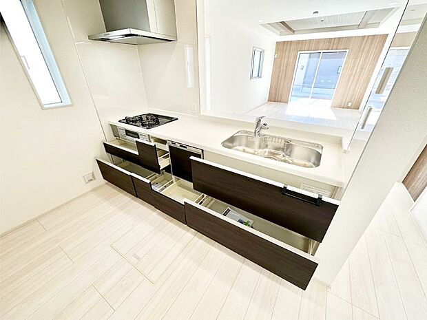 使いやすさを優先したスライド式収納タイプ!