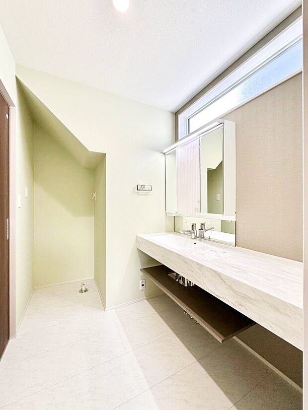 キッチンとの動線を考慮した水廻り集中設計で忙しい時間の家事もラクラク