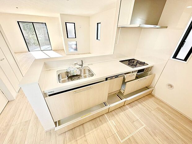 使いやすさを優先したスライド式収納タイプ!