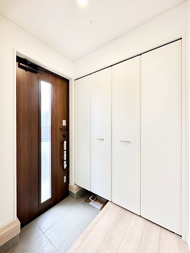 散らかりがちな玄関もスッキリの玄関収納付