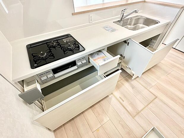 使いやすさを優先したスライド式収納タイプ！