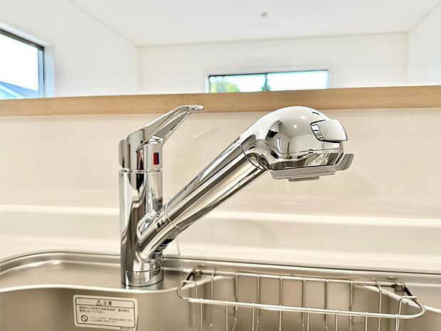 いつでも清潔なおいしいお水を。一つの水栓で水道水と浄水を使い分け。