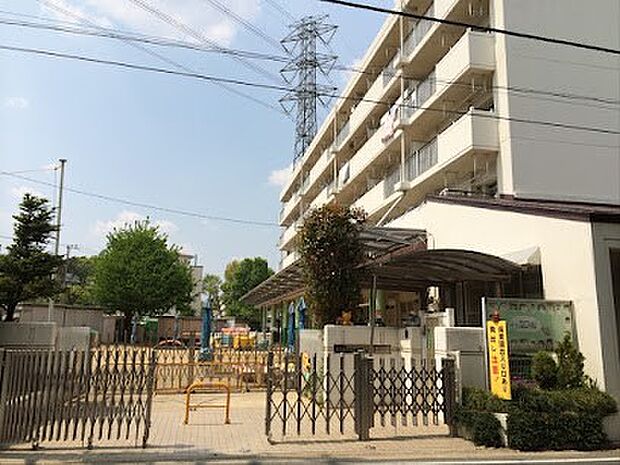 幼稚園・保育園 900m たきやま保育園