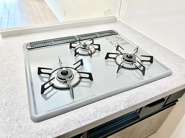 ガスコンロはSiセンサー搭載。火力調節や焦げ付き・消し忘れも防いでくれます。