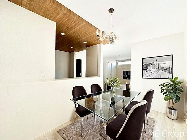 落ち着いた雰囲気のLDKは家族みんなの快適空間 ※家具はCGです