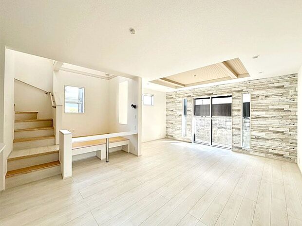 折上天井は立体的な奥行きがあるので、天井が広く見えて開放的な空間を演出できます。