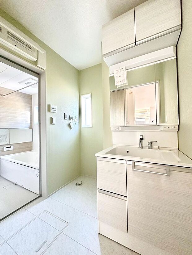 清潔感のある快適空間です。毎日の身支度も気持ち良くお使い頂けます。