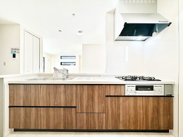 リビングで遊ぶお子様を見守りながらお料理ができる対面キッチン