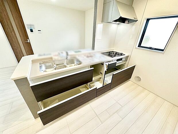 使いやすさを優先したスライド式収納タイプ！