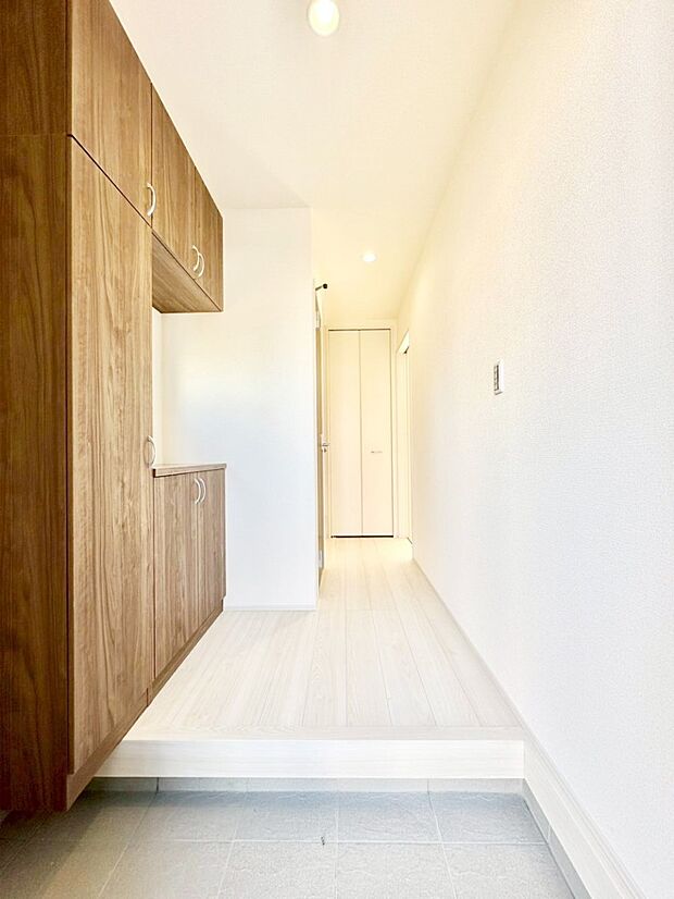 家族の帰宅やお客様をあたたかく迎える玄関