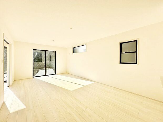 大きな窓からたっぷりの陽光と風を感じられるリビング