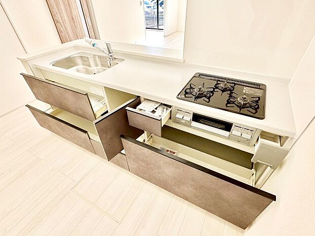 使いやすさを優先したスライド式収納タイプ！