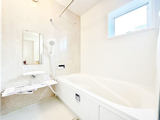 浴室乾燥機付きのバスルームでいつでも快適なバスタイムが楽しめます!