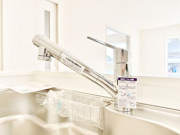 いつでも清潔なおいしいお水を。一つの水栓で水道水と浄水を使い分け。