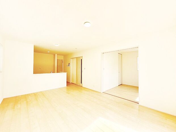 家族の笑顔が自然と生まれてくる、そんな雰囲気のダイニングに仕上がっています。