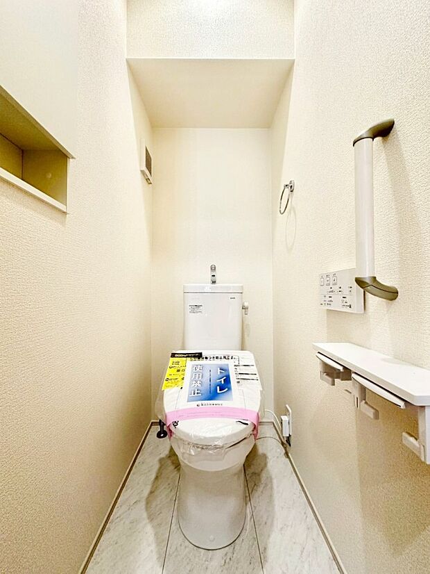 白を基調とした清潔感のある落ち着ける空間  　