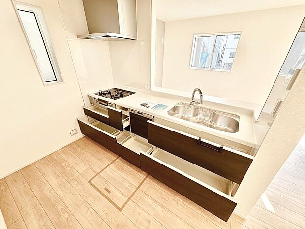 使いやすさを優先したスライド式収納タイプ！