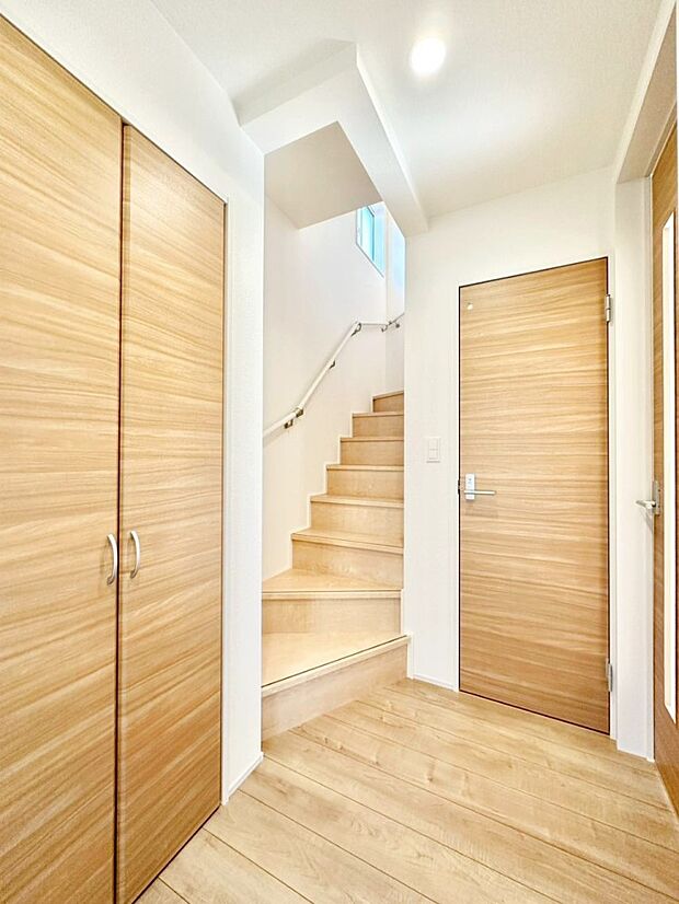 安全性を考慮し階段には手すりを設置しています　