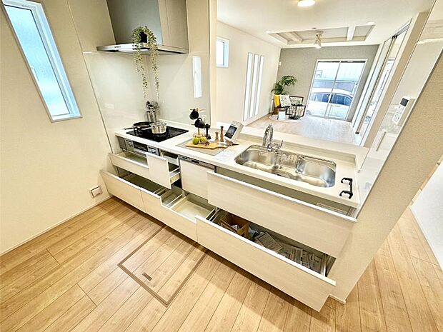 使いやすさを優先したスライド式収納タイプ！