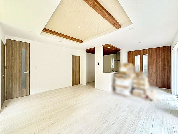 折上天井は立体的な奥行きがあるので、天井が広く見えて開放的な空間を演出できます。