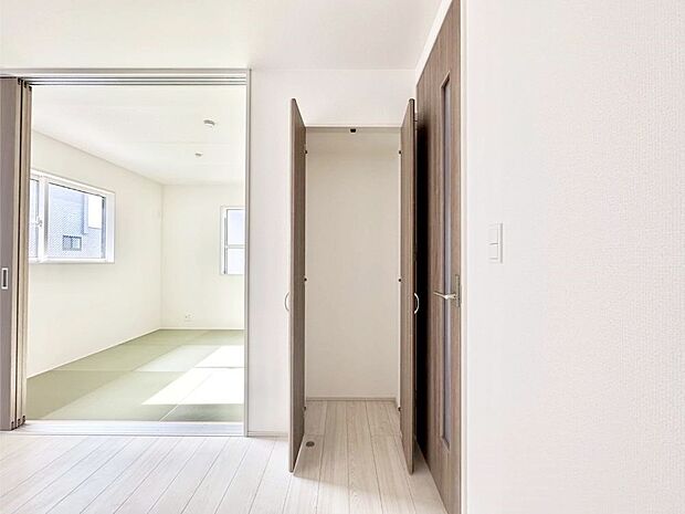 リビング収納。散らかりがちなリビングもスッキリと保てますね。