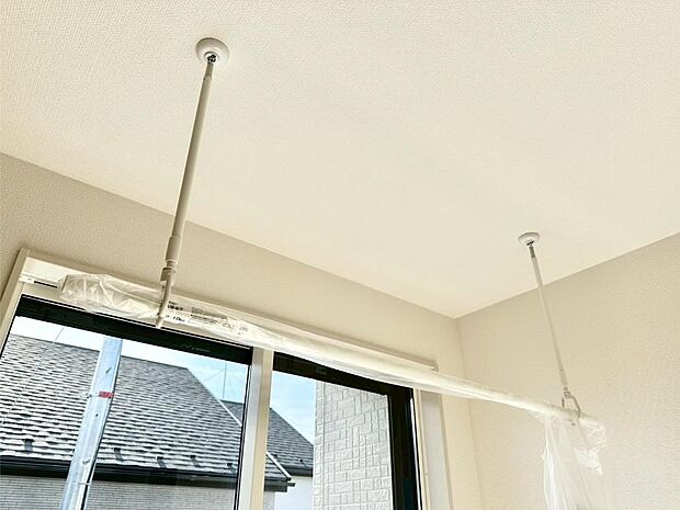 室内物干しポール。梅雨や花粉の時期に大活躍します。