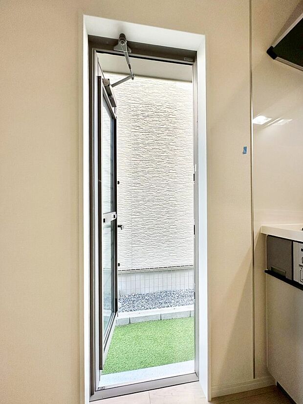 換気＆採光にもうれしい勝手口