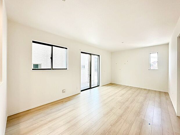 家族の笑顔が自然と生まれてくる、そんな雰囲気のダイニングに仕上がっています。