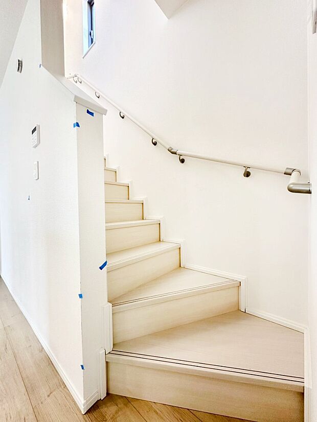 安全性を考慮し階段には手すりを設置しています