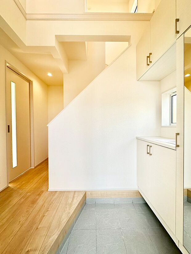 家族の帰宅やお客様をあたたかく迎える玄関