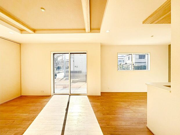 家族の笑顔が自然と生まれてくる、そんな雰囲気のダイニングに仕上がっています。