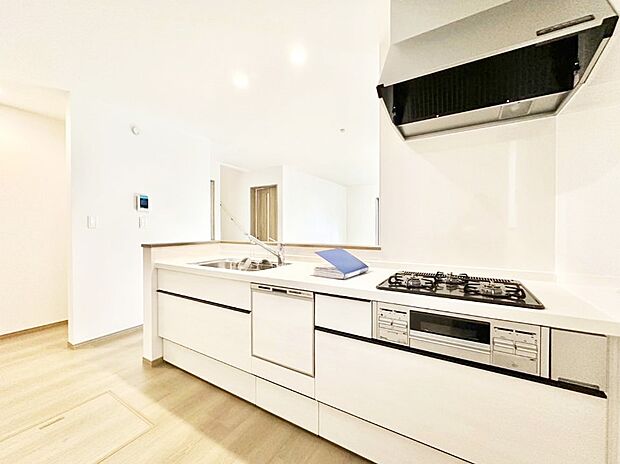 広々とした使い勝手の良いキッチンで日々のお料理も楽しくなりそう