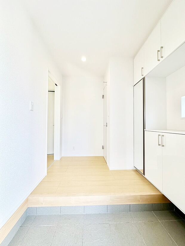 家族の帰宅やお客様をあたたかく迎える玄関