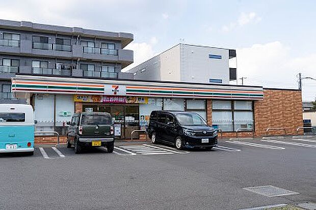 コンビニ 600m セブン-イレブン 東所沢3丁目店