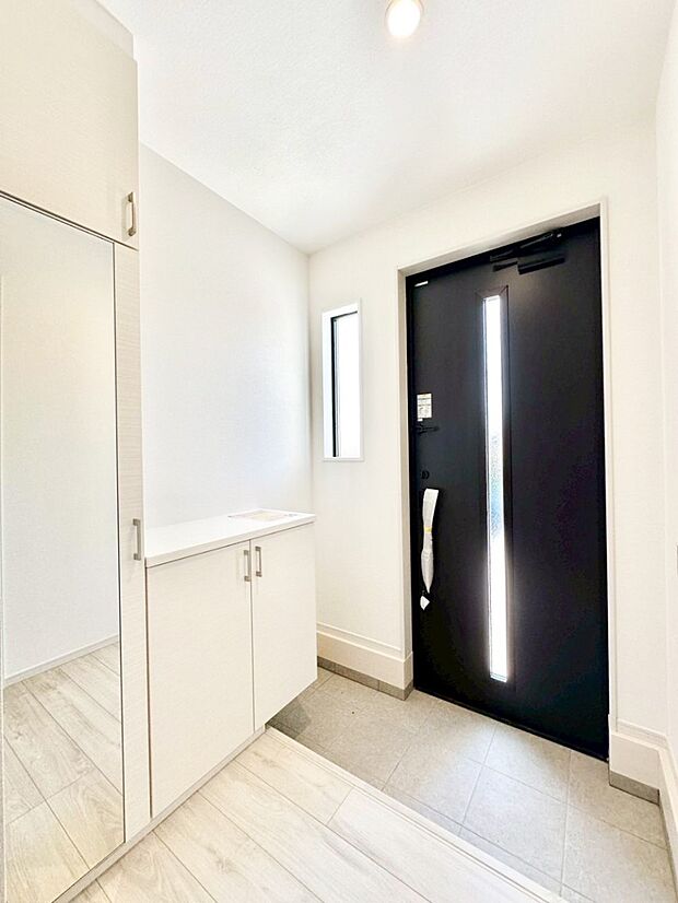 家族の帰宅やお客様をあたたかく迎える玄関。