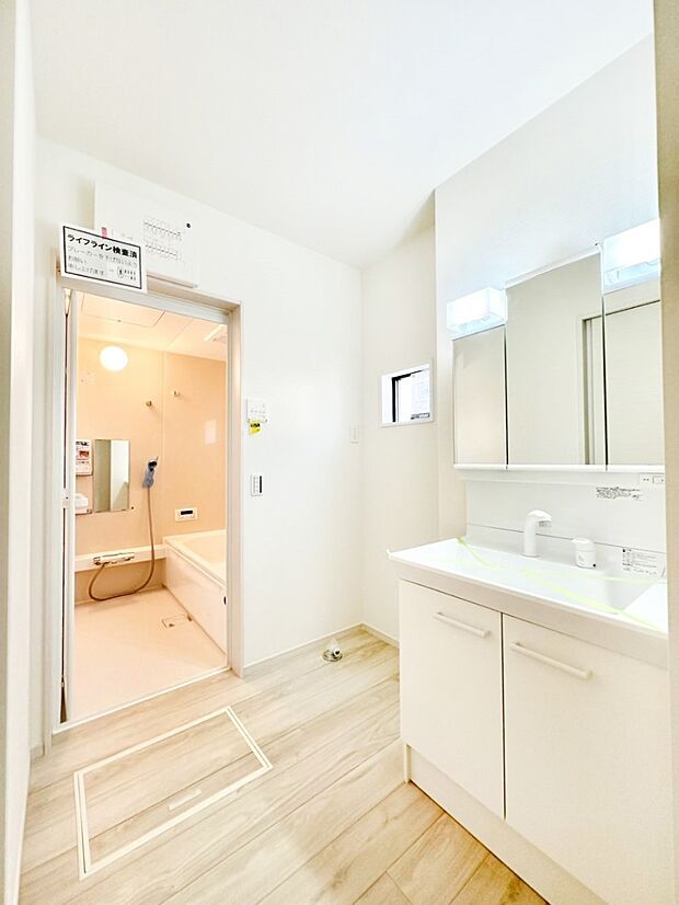 身支度もスムーズにおこなえる脱衣場。