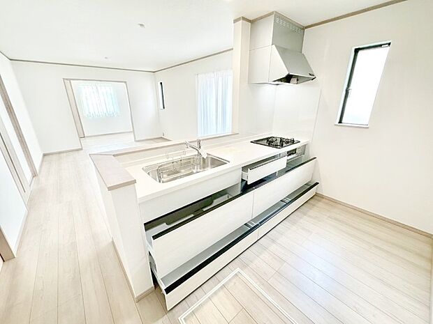 使いやすさを優先したスライド式収納タイプ!