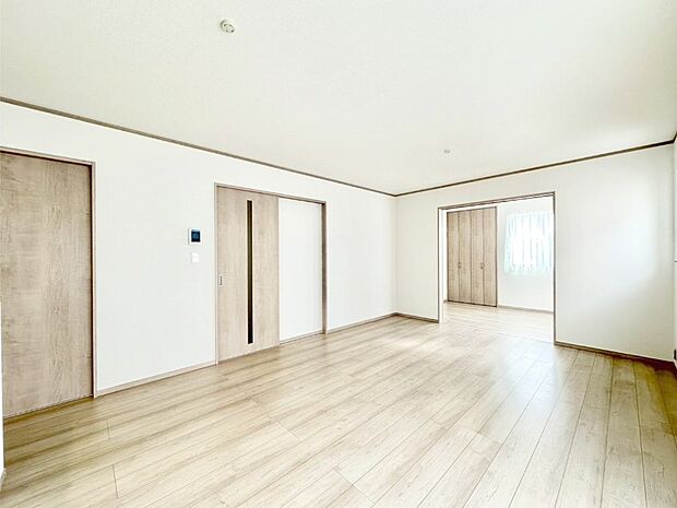 家族の笑顔が自然と生まれてくる、そんな雰囲気のダイニングに仕上がっています。