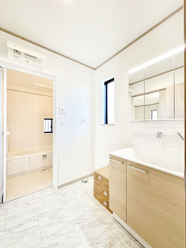 清潔感のある快適空間です。毎日の身支度も気持ち良くお使い頂けます。