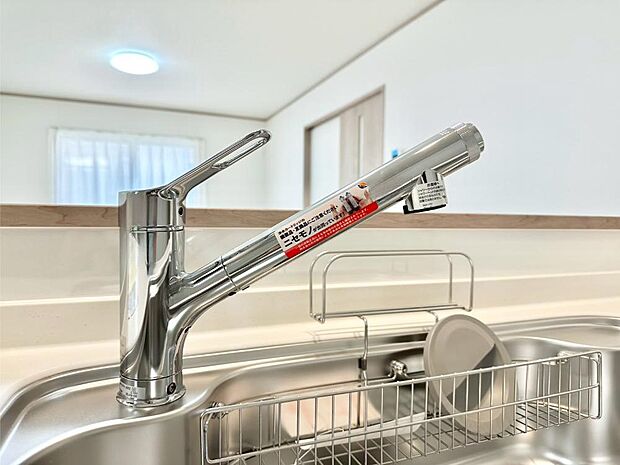 いつでも清潔なおいしいお水を。一つの水栓で水道水と浄水を使い分け。