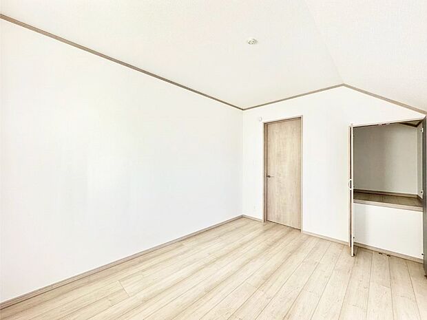 2階の納戸は収納はもちろん、居室としても利用できます。  