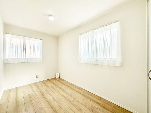 使いやすい形でベットや家具の置き方にも困ることもありません。