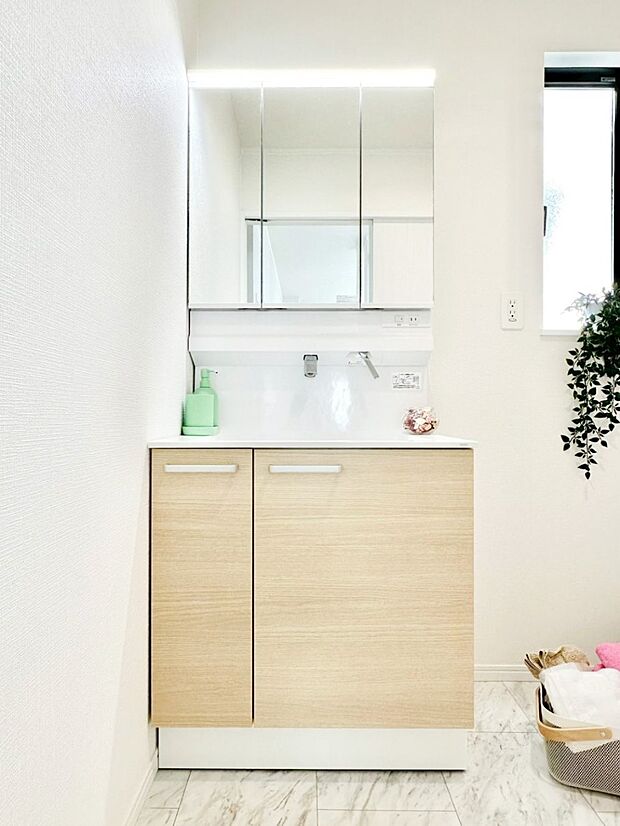 収納力と機能性に優れた洗面化粧台